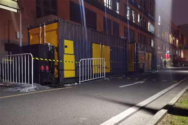 南开柴油发电机组的输出电压是如何调节的？