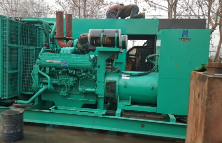 南开发电机组如何判断水冷式机油散热器内部是否需要清洗？